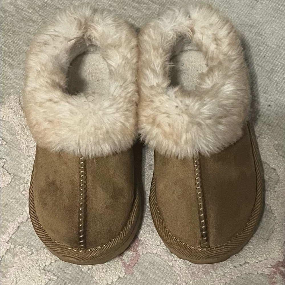 Toddler faux fur cuff bootie slippers size 9